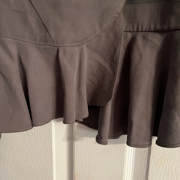 BCBGeneration kaki jacket. Flounce bottom very cute size Large. - Picture 7 of 9